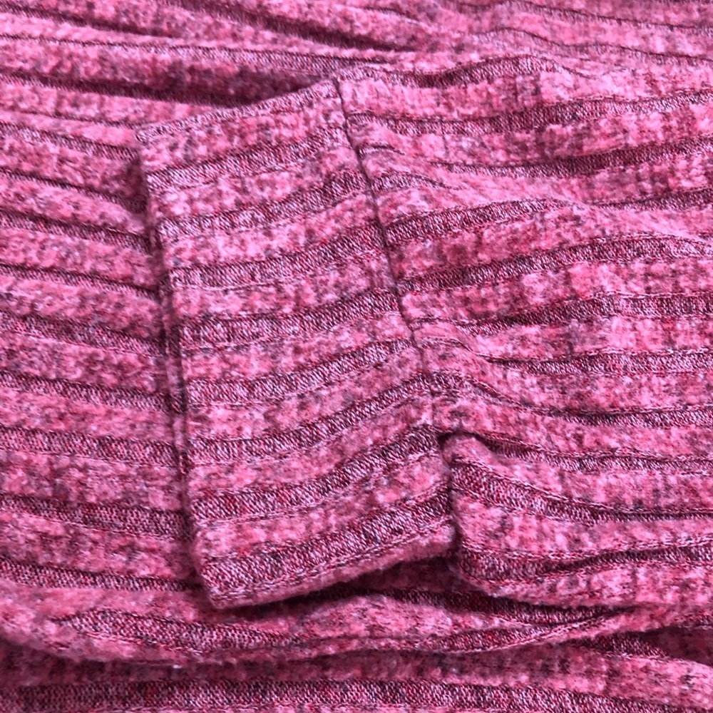 Chic Red Ribbed Knit Top - Picture 5 of 6
